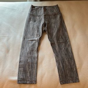 lululemon cropped grey and blue patterned leggings